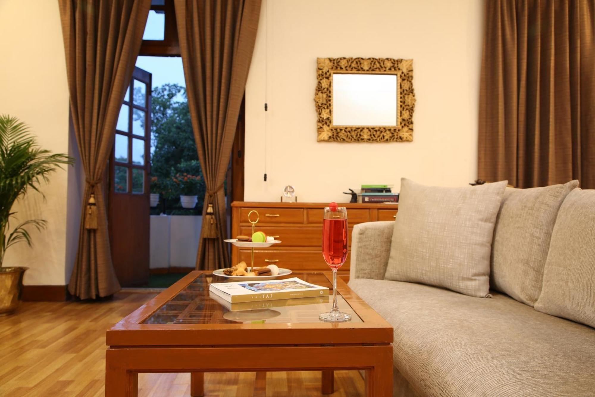 Отель Ambassador, New Delhi - Ihcl Seleqtions Экстерьер фото A living room