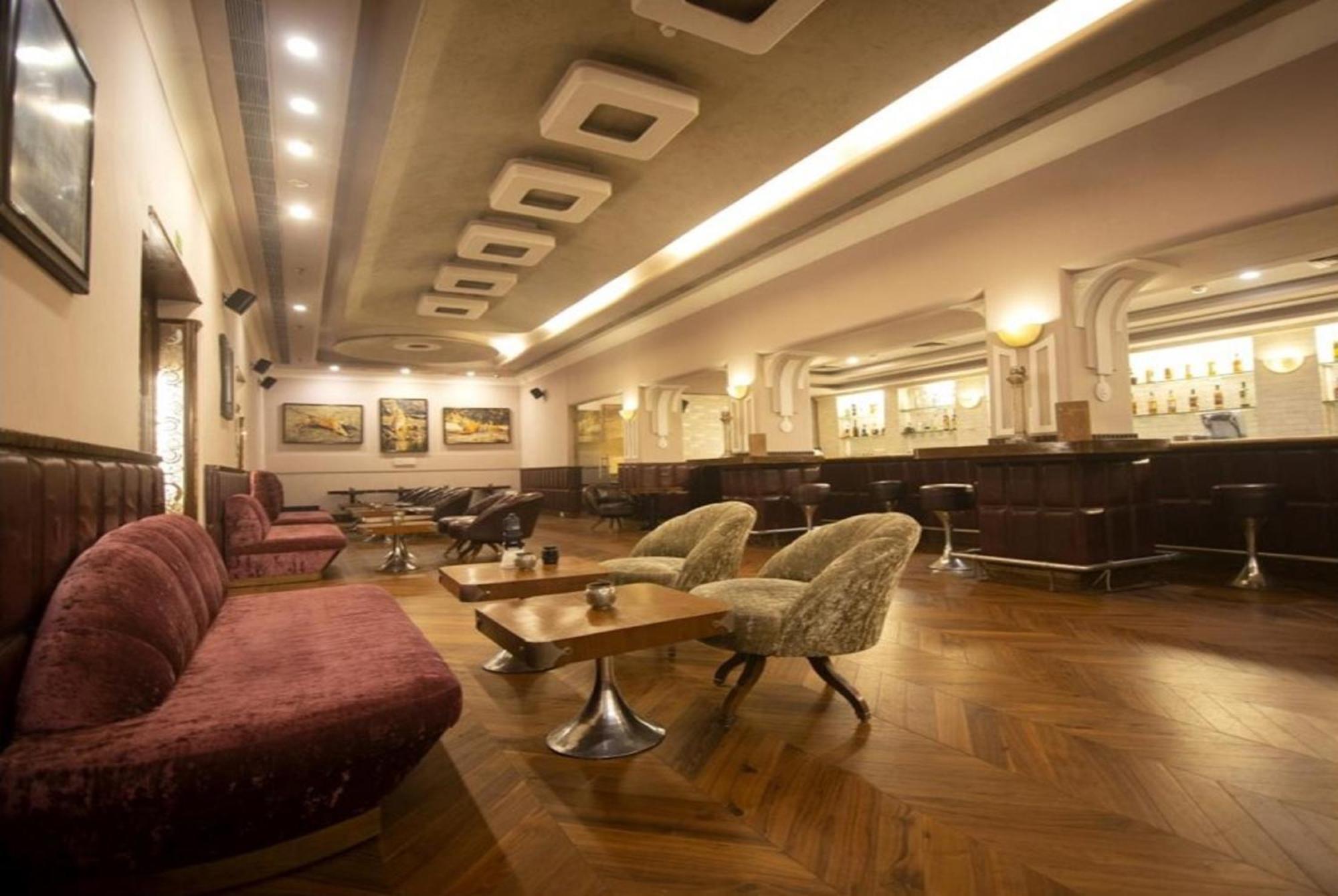 Отель Ambassador, New Delhi - Ihcl Seleqtions Экстерьер фото The interior of the restaurant