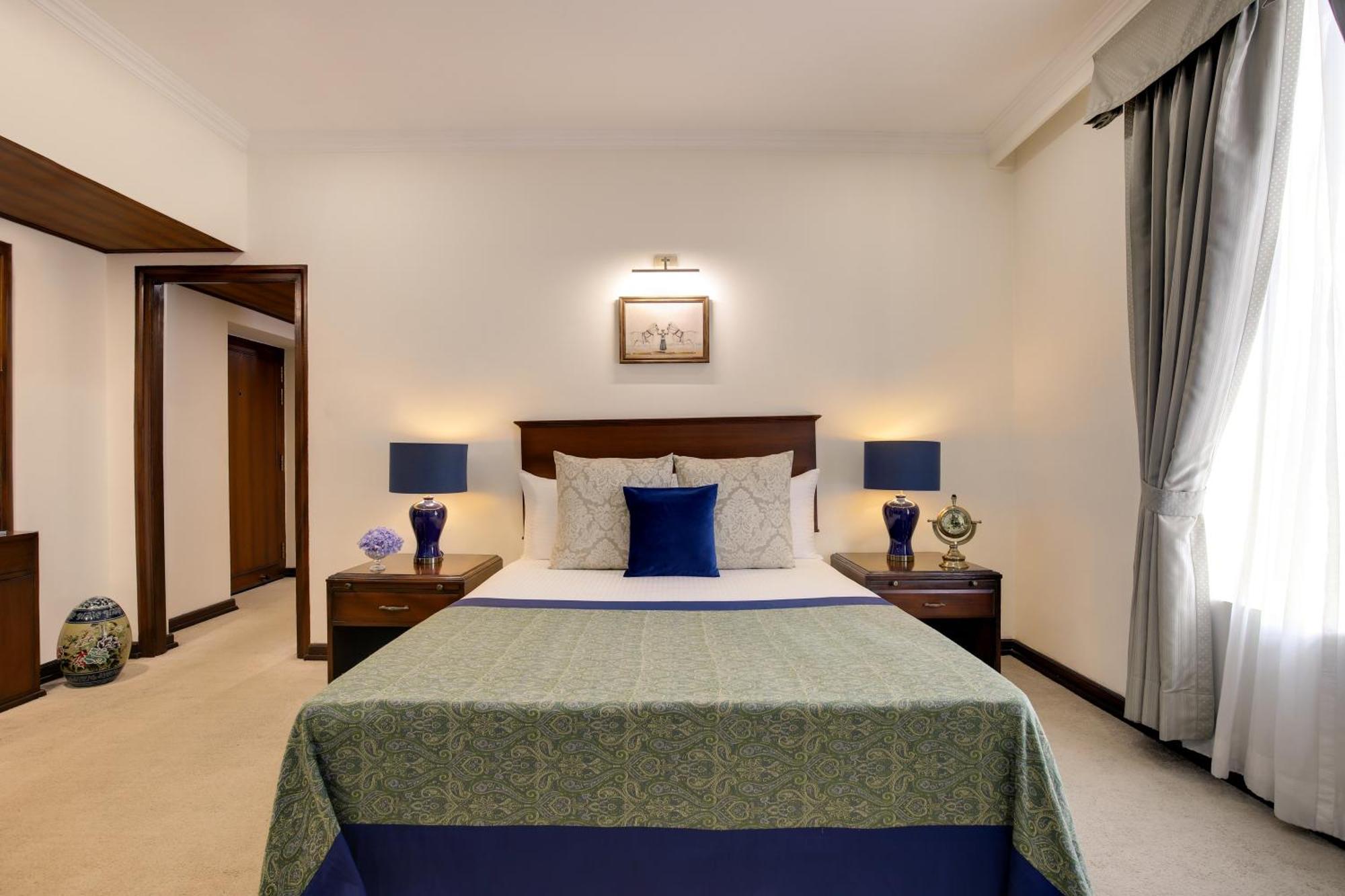 Отель Ambassador, New Delhi - Ihcl Seleqtions Экстерьер фото A bedroom at the Taj Bengal